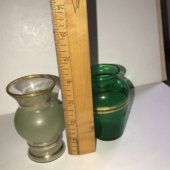 Vintage glass green vases. Two small vases with detail. - Picture 2 of 6